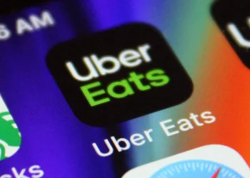 Uber Eats Unveils AI-Powered “Cart Assistant” to Simplify Grocery Shopping