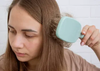 How to Remove Static from Hair