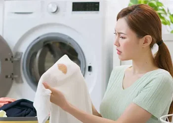 How to Remove Cutex from Clothes