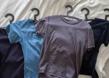 How to Avoid Hanger Bumps on T-Shirts
