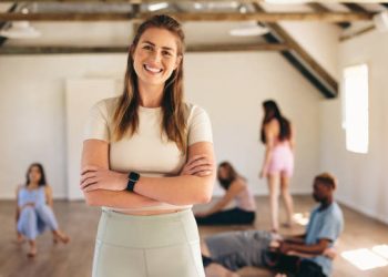 How to Become a Yoga Instructor: 10 Steps to Get Started